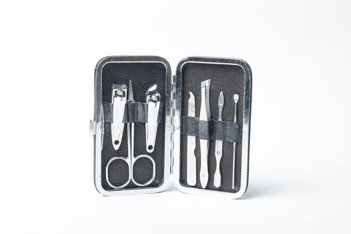Beutifly 7 in 1 Manicure Nail Clippers Pedicure Set Portable Travel Hygiene Kit Stainless Steel Nail Cutter Tool Set (Black)
