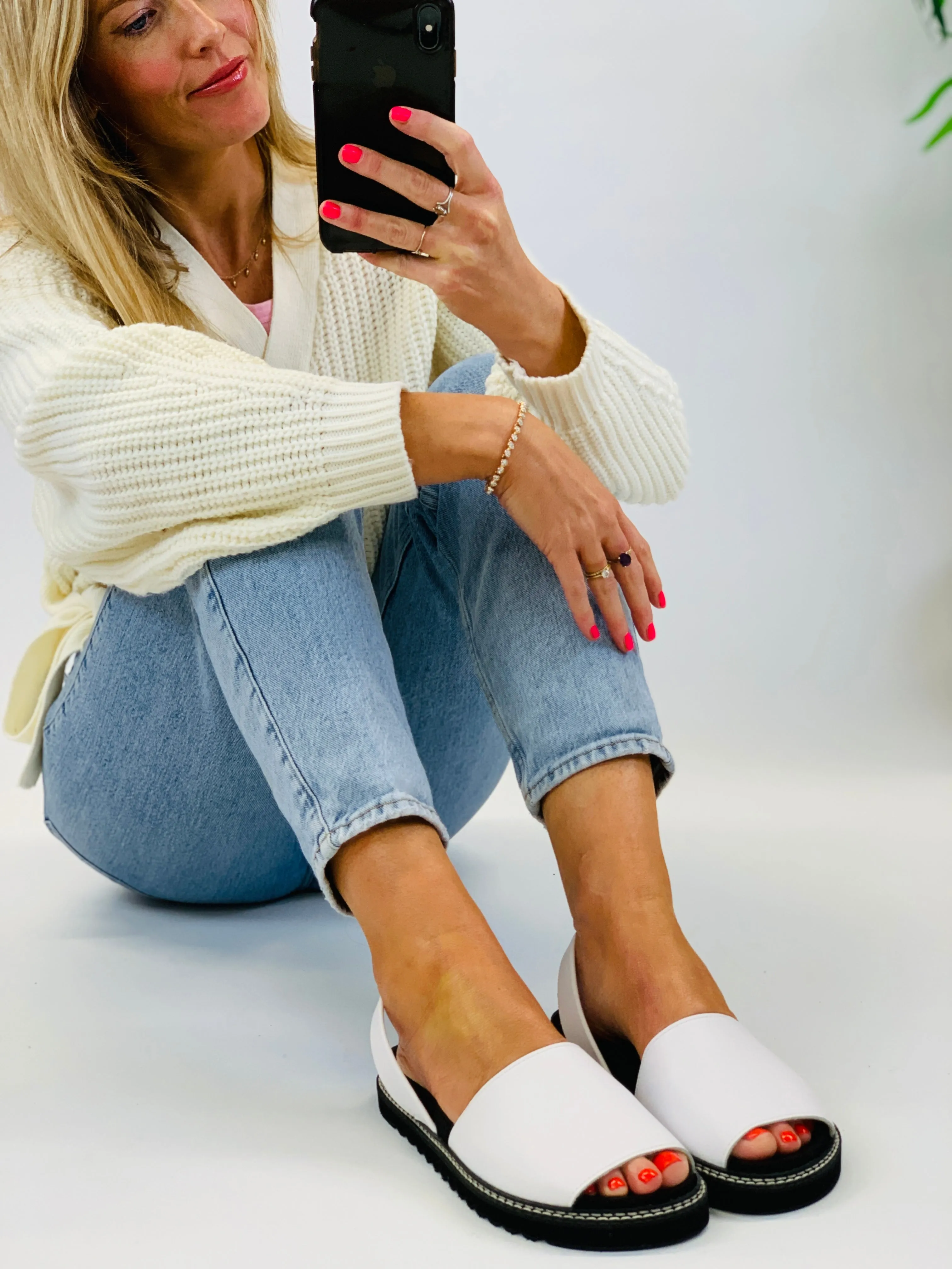 SAMPLE SALE White Leather Ergonomic Avarcas